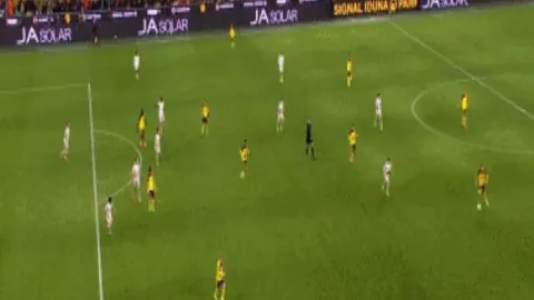 曼联青训营往事：严格规章铸就辉煌，黑鞋成为传奇象征